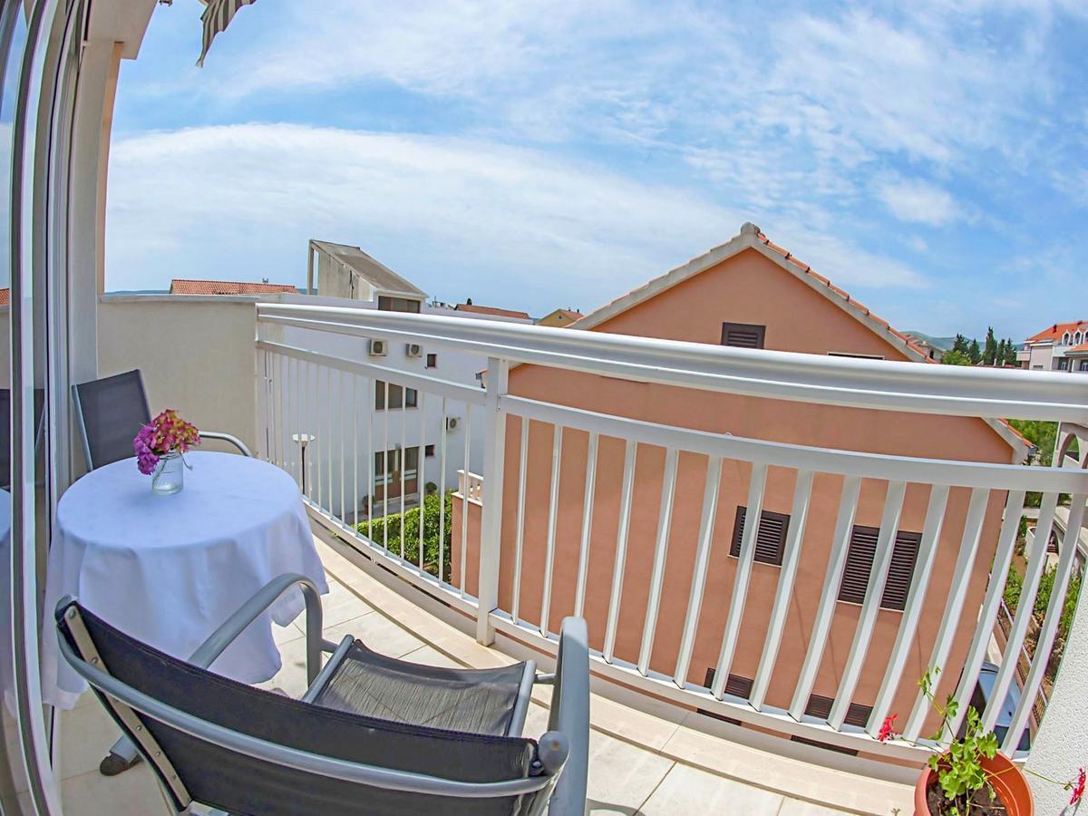 Apartments Damir Kastel Stafilic Luaran gambar